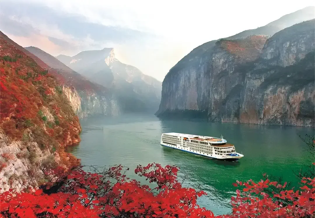 Century Legend · Cruising the Three Gorges